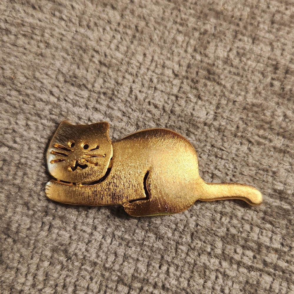 Vintage Gold Cat Brooch Pin